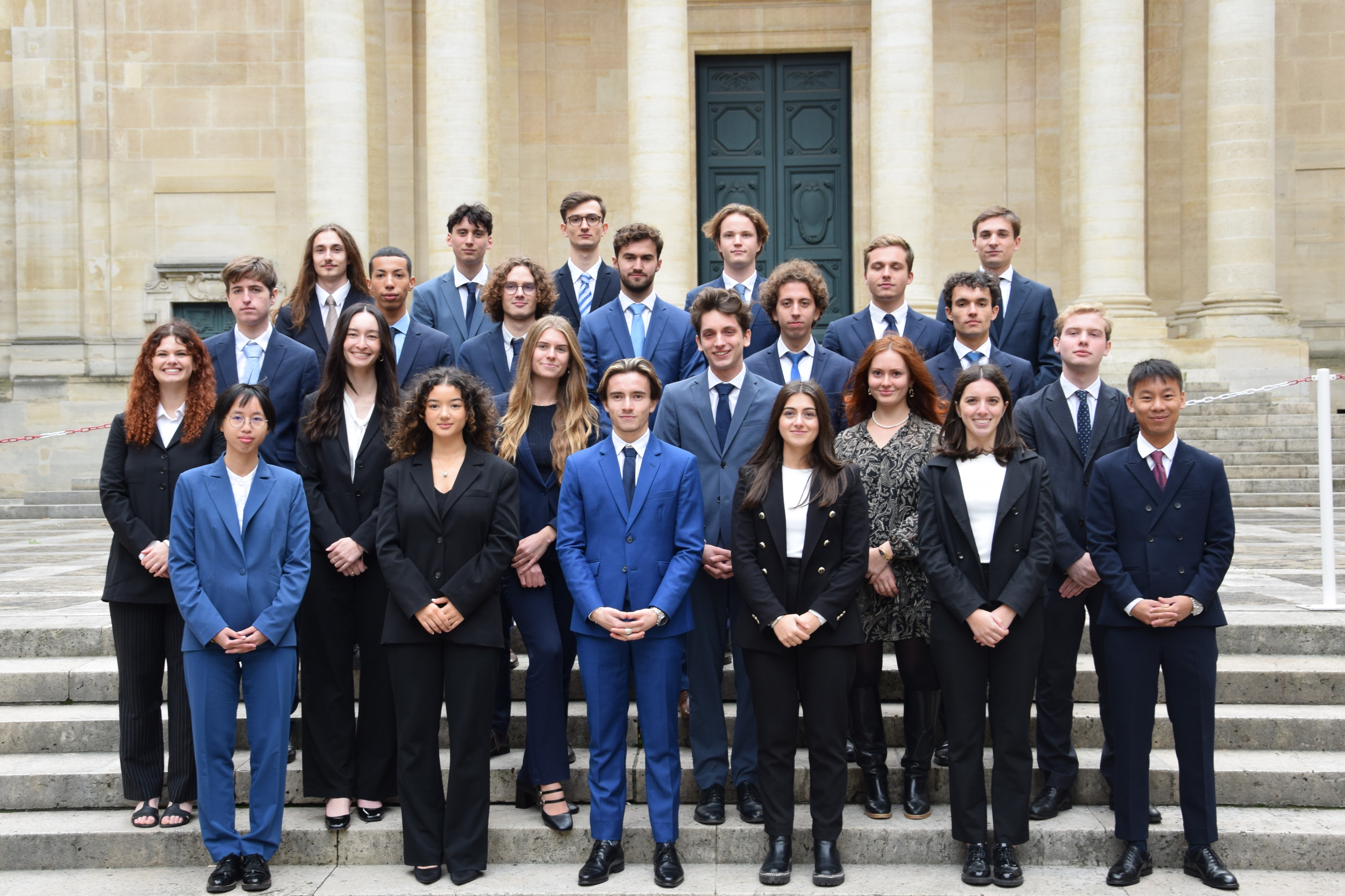Photo de la 37e promotion du MDAE (2023-2026)